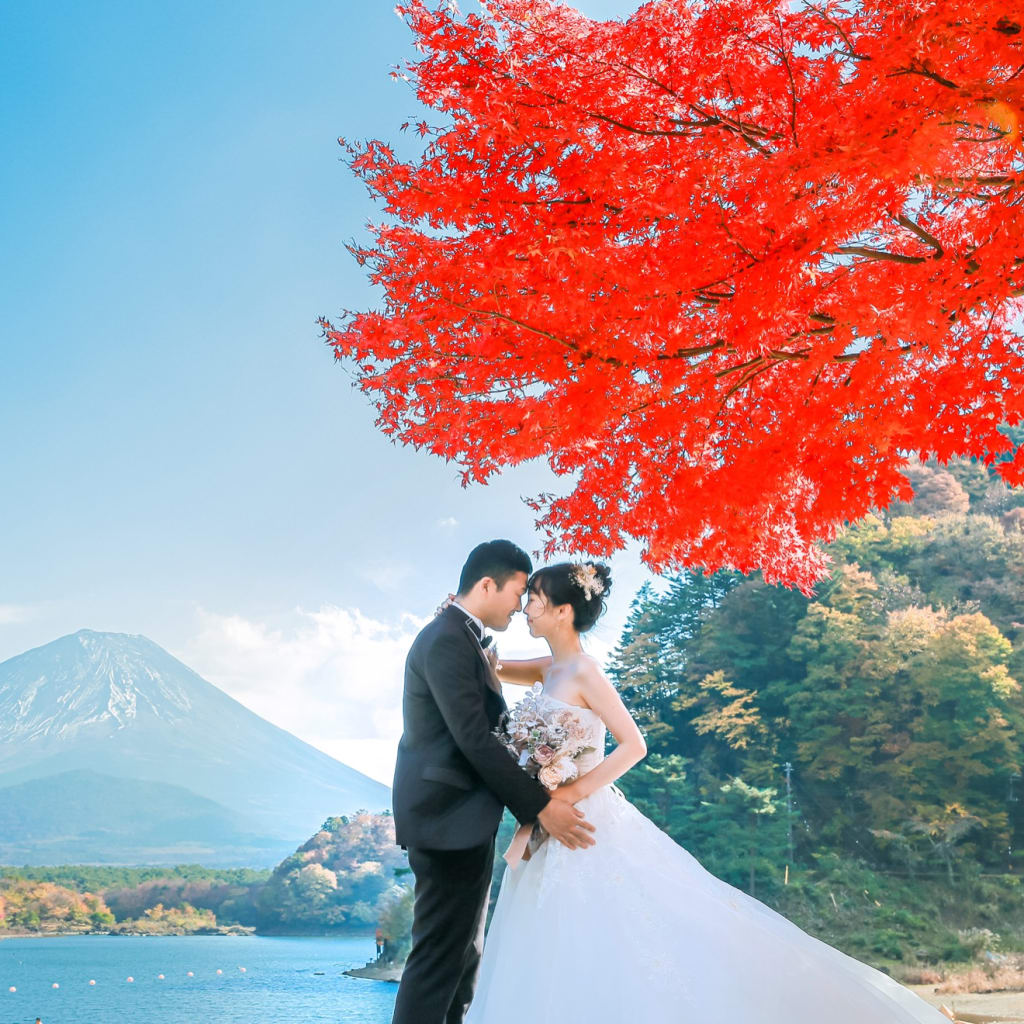 美しい富士山と紅葉ロケーション