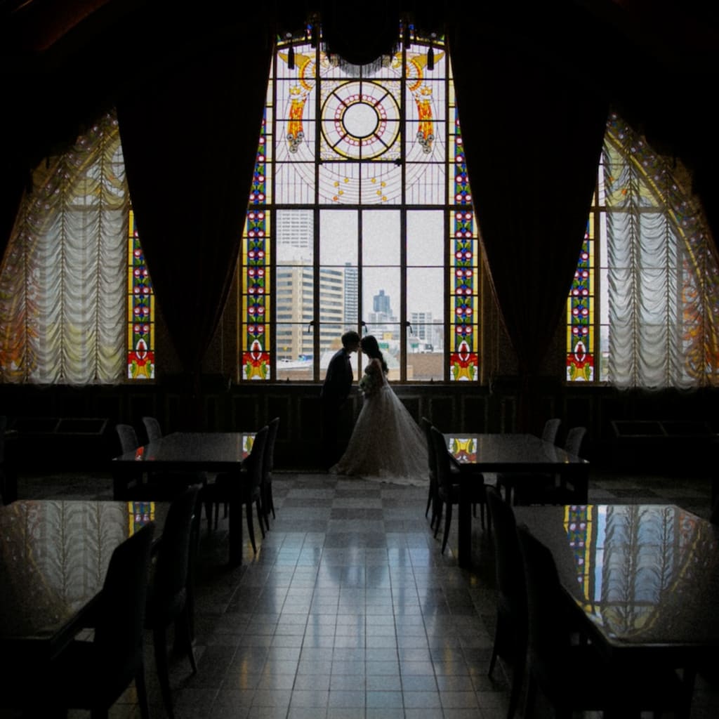 ステンドグラスの光に包まれて＊中之島公会堂 特別室にて