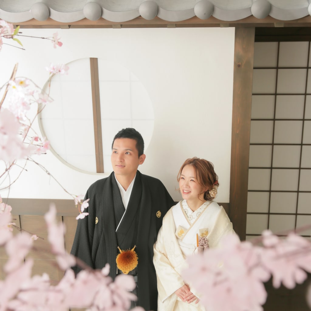 屋内庭園ならいつでもお好きな季節のイメージに合わせて前撮り・フォトウェディングできちゃいます。