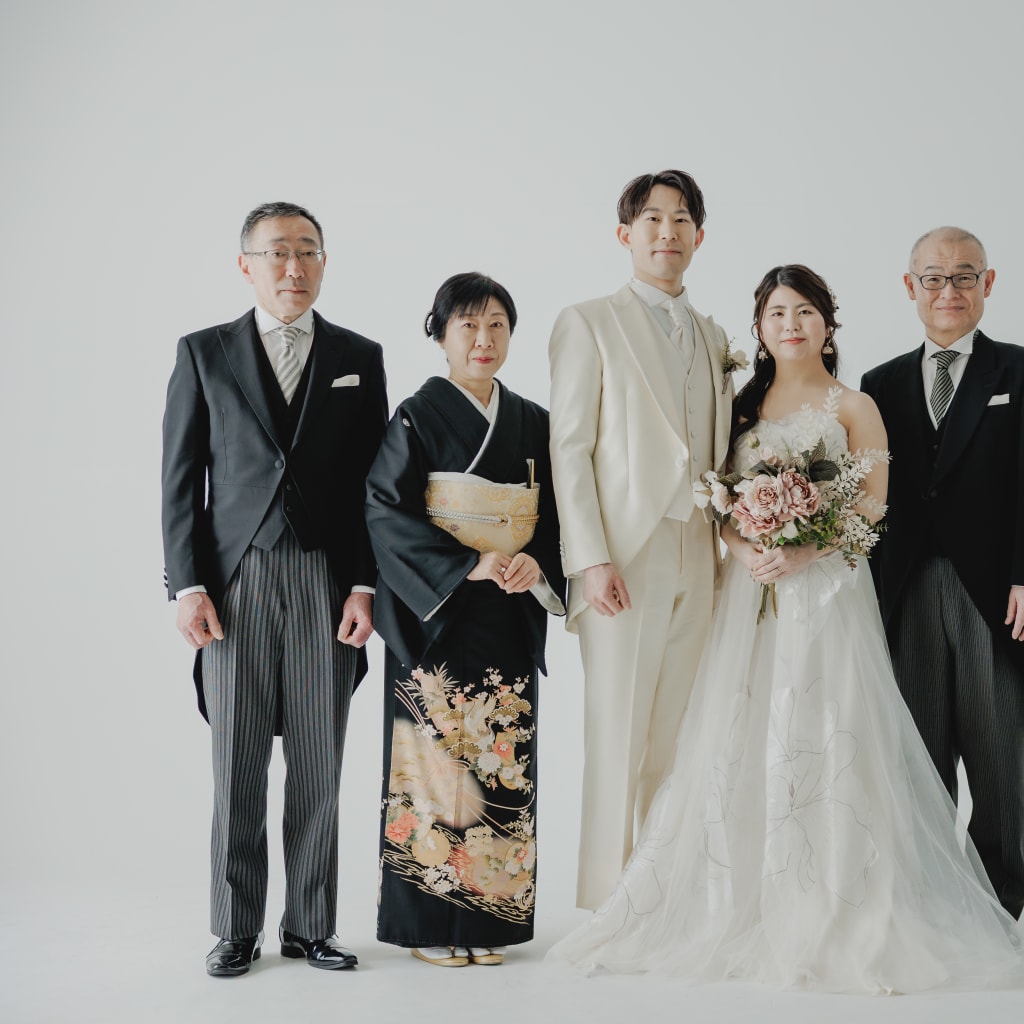 家族と撮るウェディングフォト。かけがえのない瞬間を1枚に。