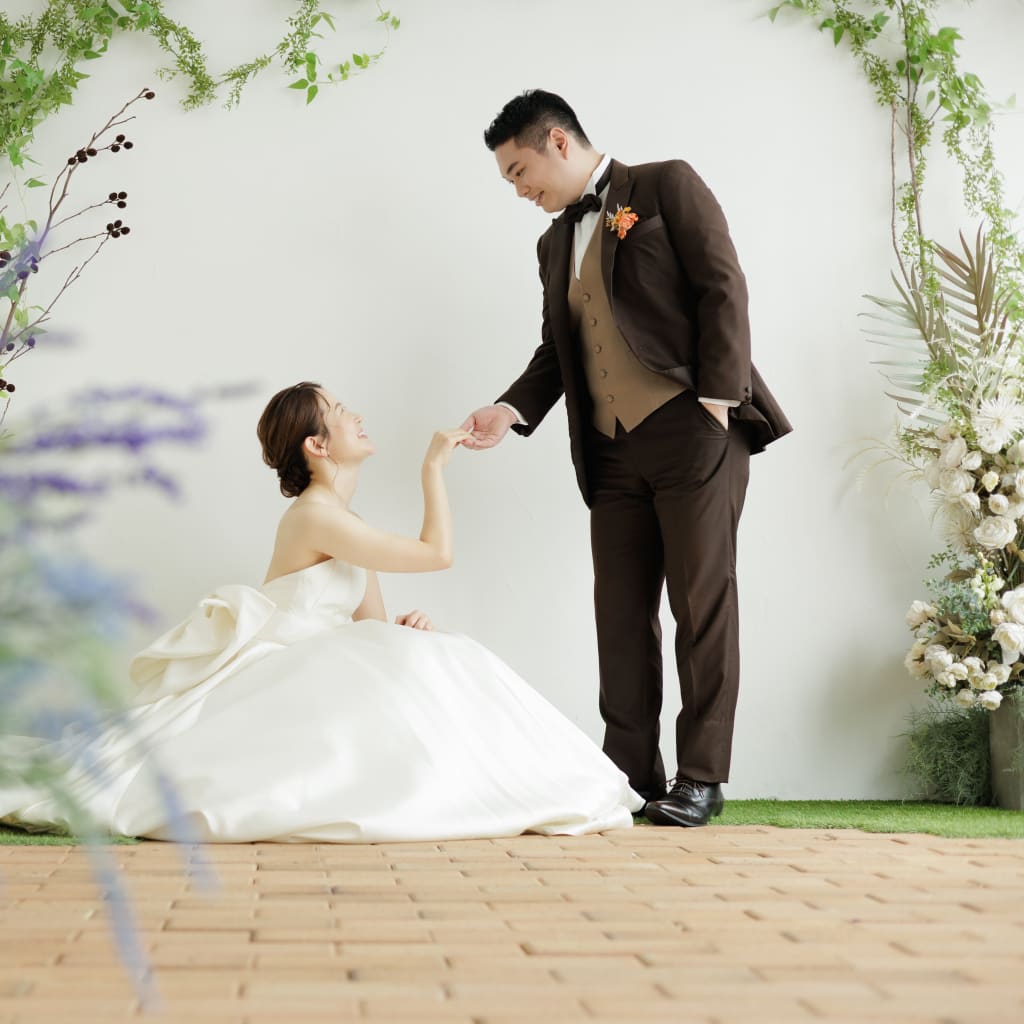 笑顔が映える洋装ハウススタジオでの特別なウェディングフォトを