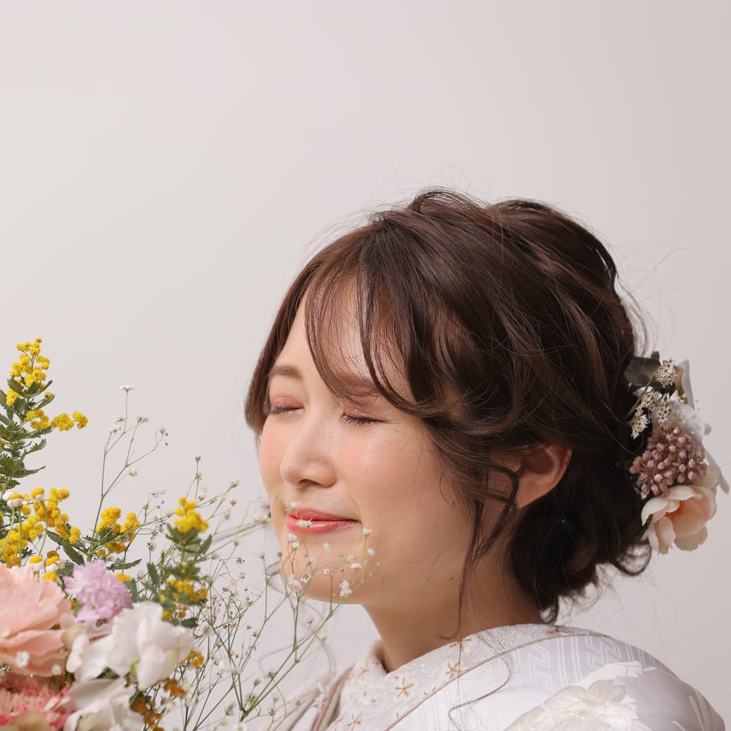 春の季節におすすめのヘアメイクのご案内♪