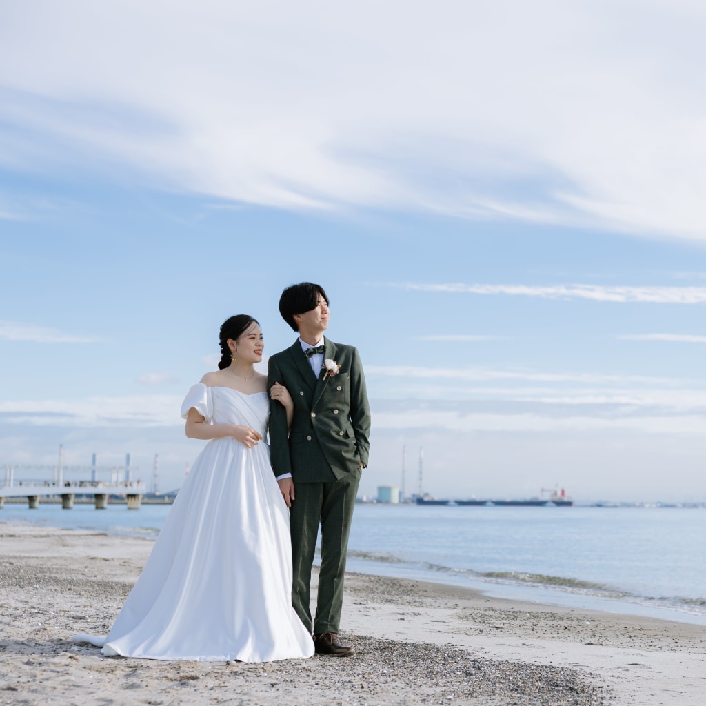 広い芝生と海での撮影