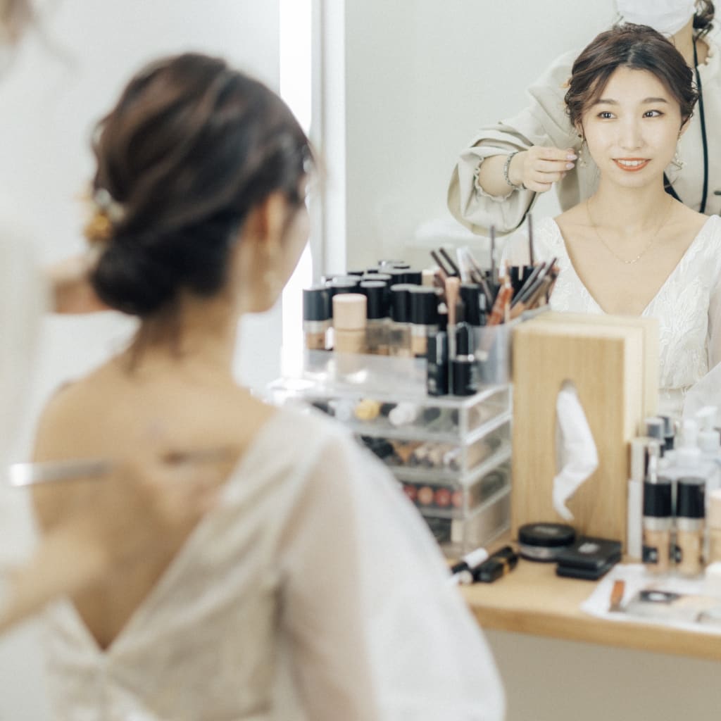 【一生に一度の晴れ姿に☆人気ヘアスタイルのご紹介】ルーズシニヨン高め？低め？