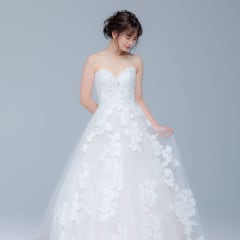 存在感抜群の大きな花刺繍に魅了されて..