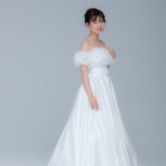 シンプルドレスのアレンジは十人十色。