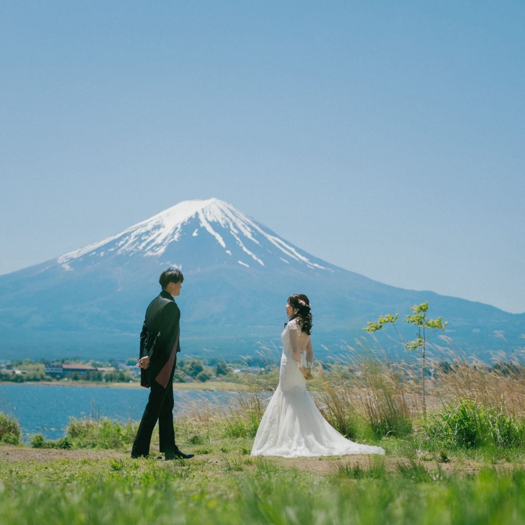 5月撮影したてのお洒落な富士山ウェディングフォト | デコルテフォトグラフィー | 前撮り・フォトウェディング