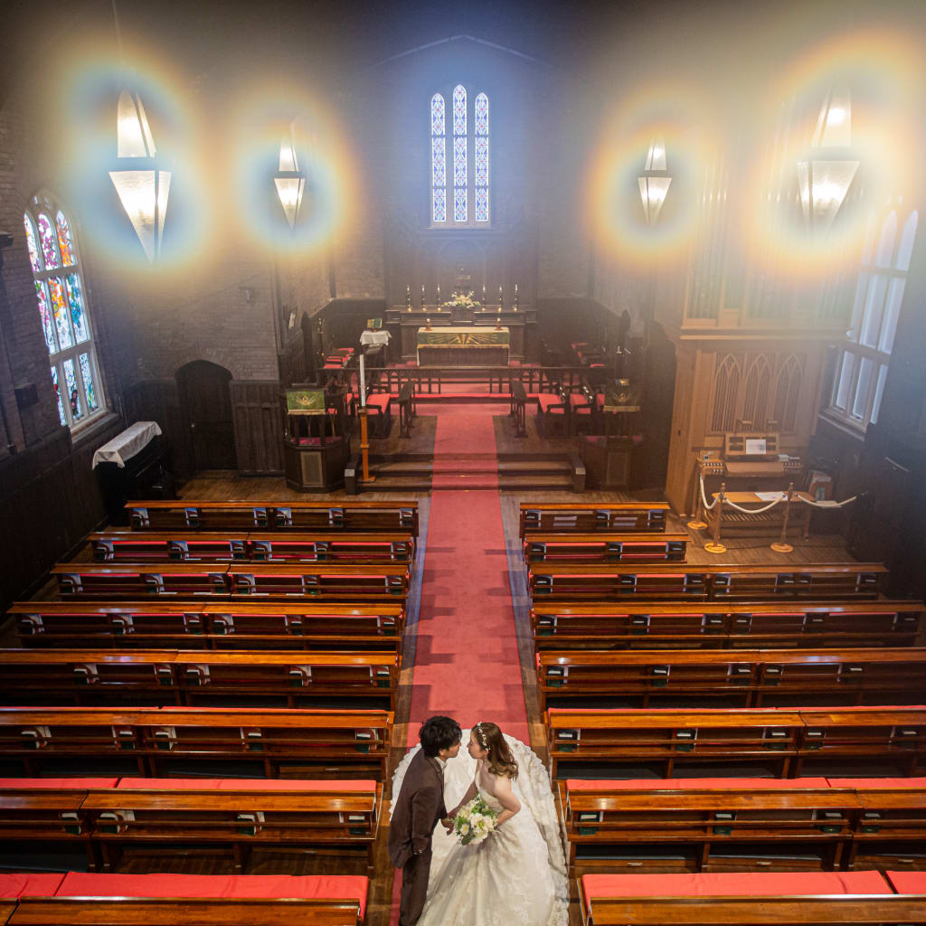 クラシカルなチャペルでフォトウェディング