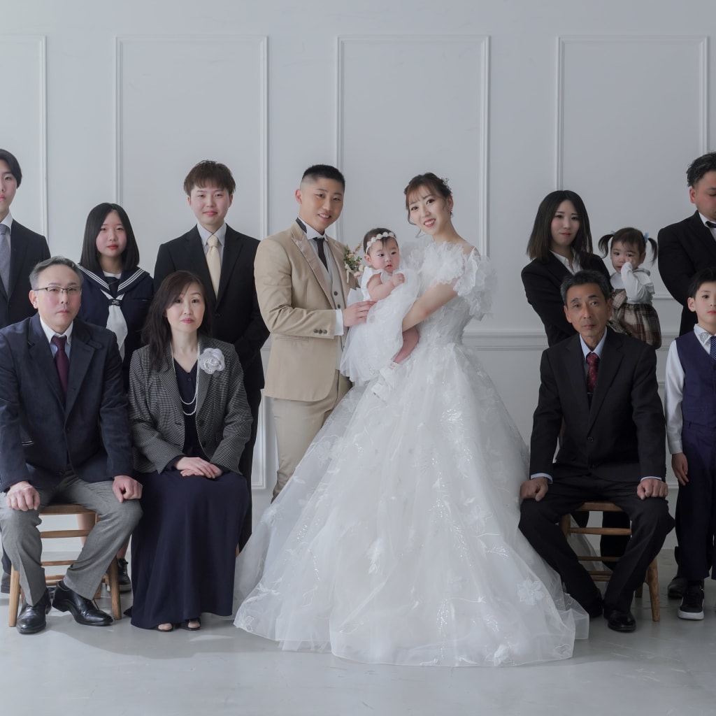 大切な家族や親戚の方と一緒に | デコルテフォトグラフィー | 前撮り・フォトウェディング