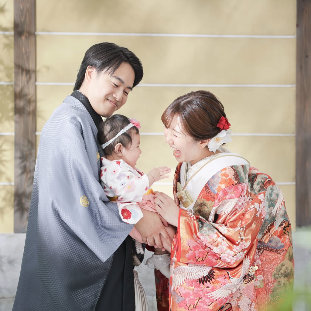 笑い声響くスタジオ撮影 | デコルテフォトグラフィー | 前撮り・フォトウェディング