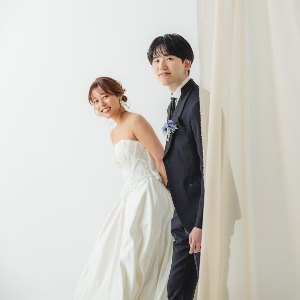シンプルだからこそお二人が際立つ　〜洋装ハウススタジオ〜 | デコルテフォトグラフィー | 前撮り・フォトウェディング