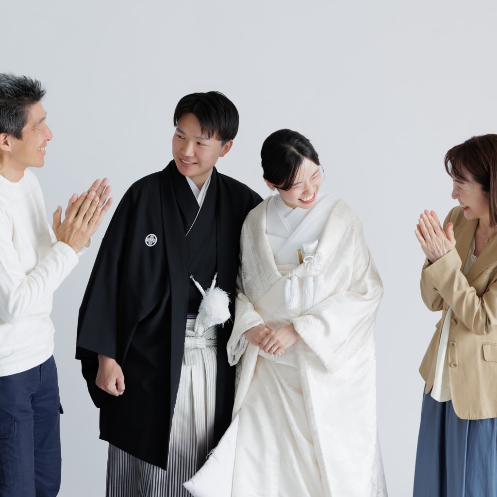 シンプルな無地背景で和装撮影！ | スタジオTVB 神戸ハーバーランド店 | 前撮り・フォトウェディング