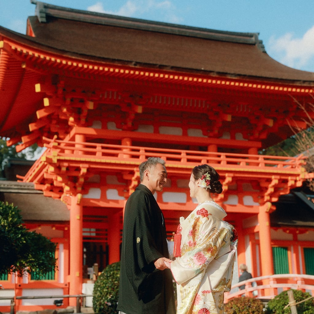 上賀茂神社での秋のウェディングフォト | デコルテフォトグラフィー | 前撮り・フォトウェディング