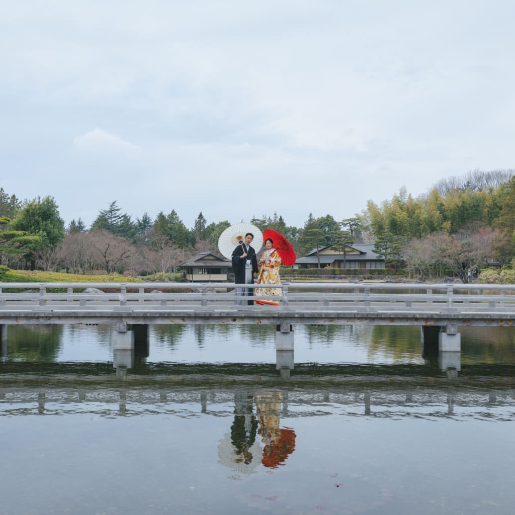 和装で日本庭園 | デコルテフォトグラフィー | 前撮り・フォトウェディング
