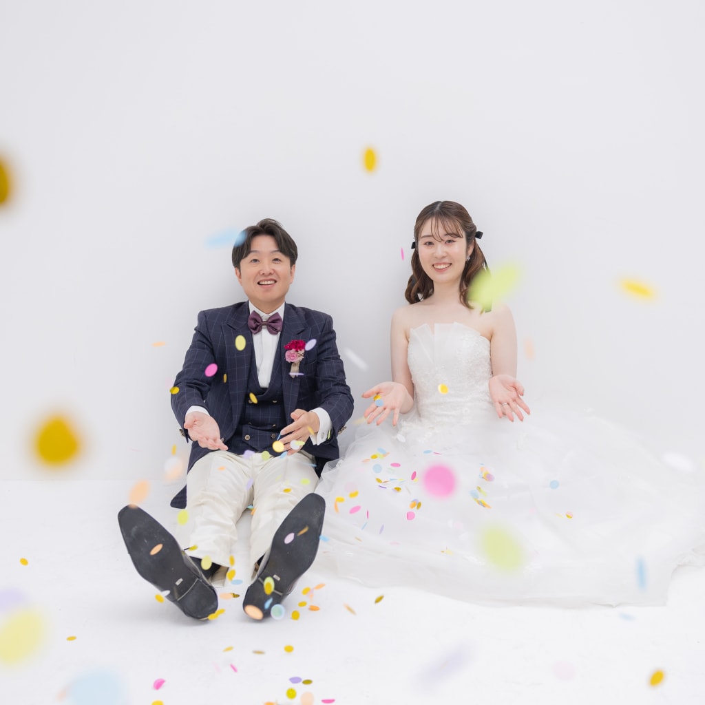 洋装撮影でお花に囲まれて！ | デコルテフォトグラフィー | 前撮り・フォトウェディング