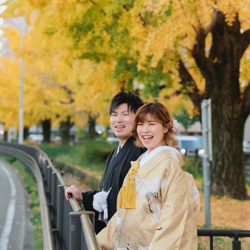 キラキラ金色銀杏の中で | デコルテフォトグラフィー | 前撮り・フォトウェディング