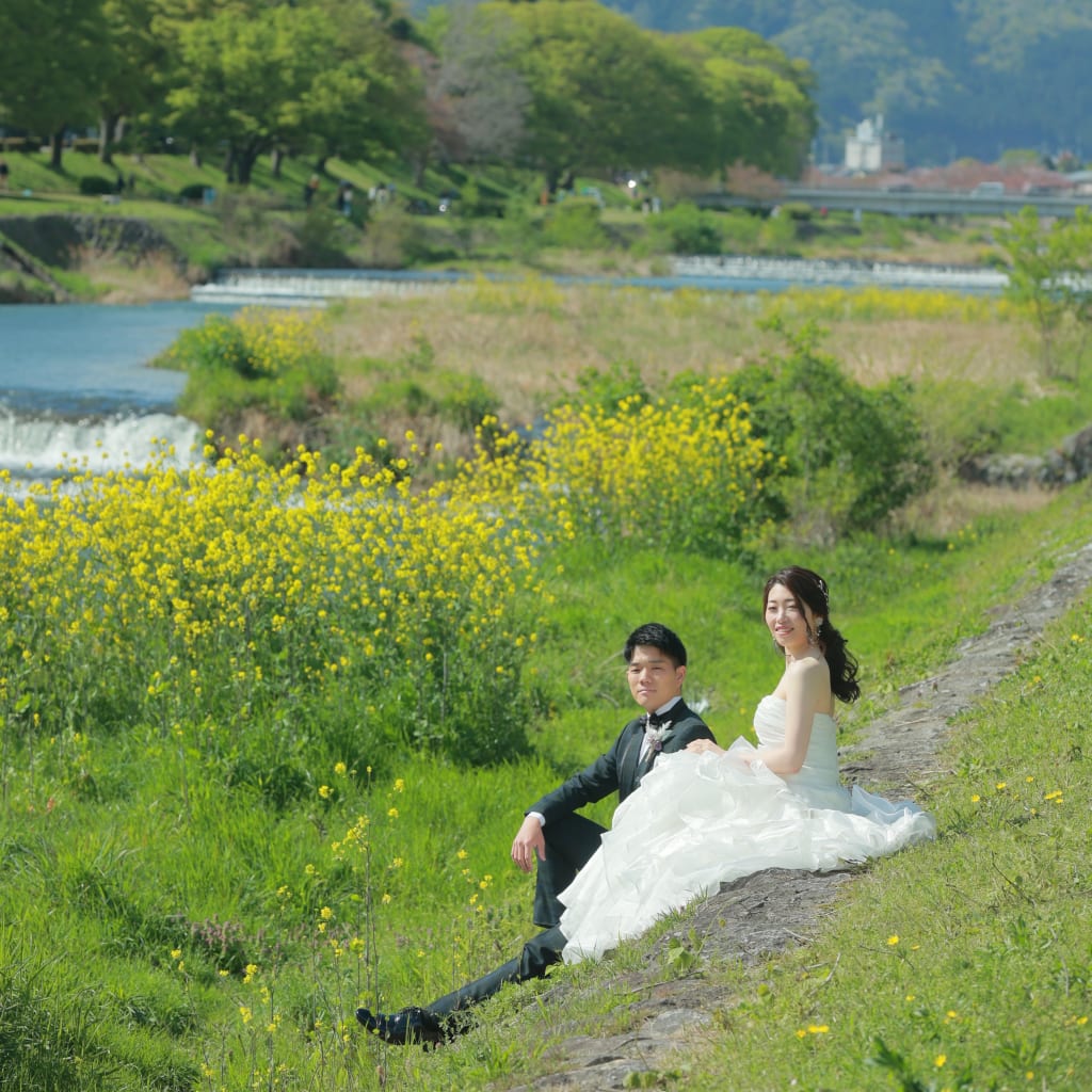 川のせせらぎと春の風に包まれながら・・・【鴨川】 | デコルテフォトグラフィー | 前撮り・フォトウェディング