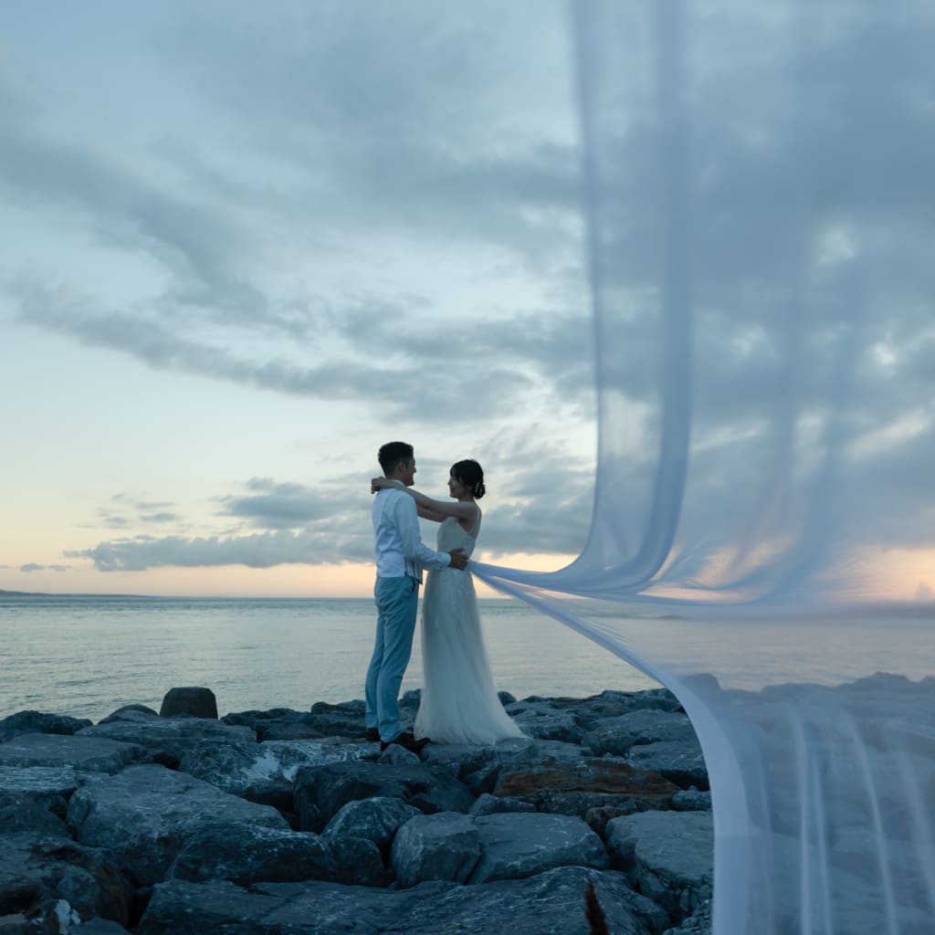 青空とサンセットで違った雰囲気を・・・♡ | デコルテフォトグラフィー | 前撮り・フォトウェディング