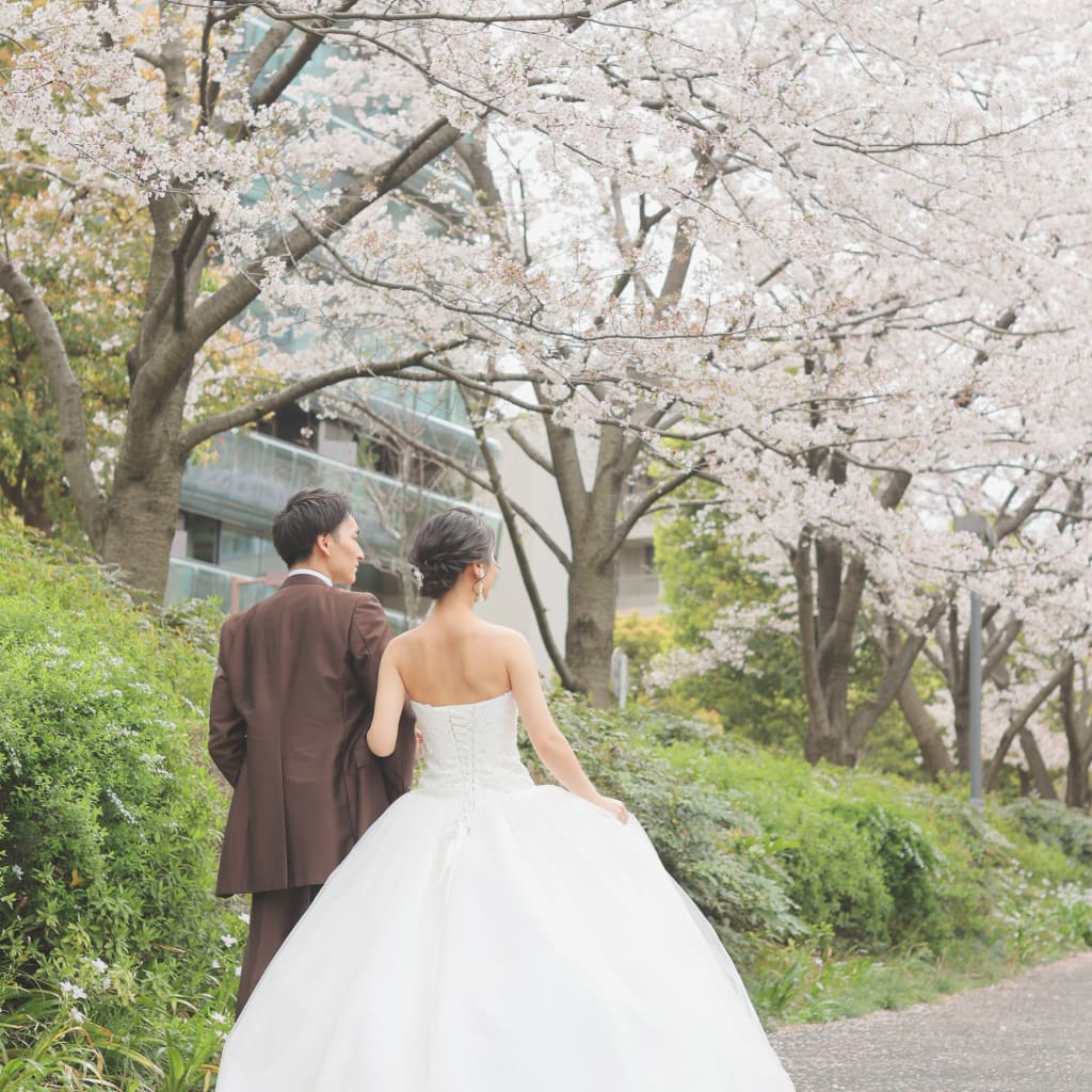 桜 × 洋装 | デコルテフォトグラフィー | 前撮り・フォトウェディング