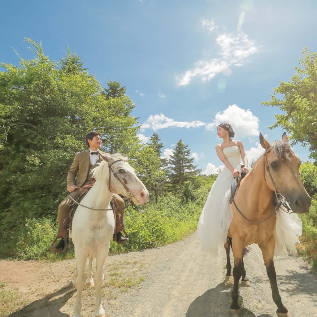 夏の乗馬ウェディングフォト | デコルテフォトグラフィー | 前撮り・フォトウェディング