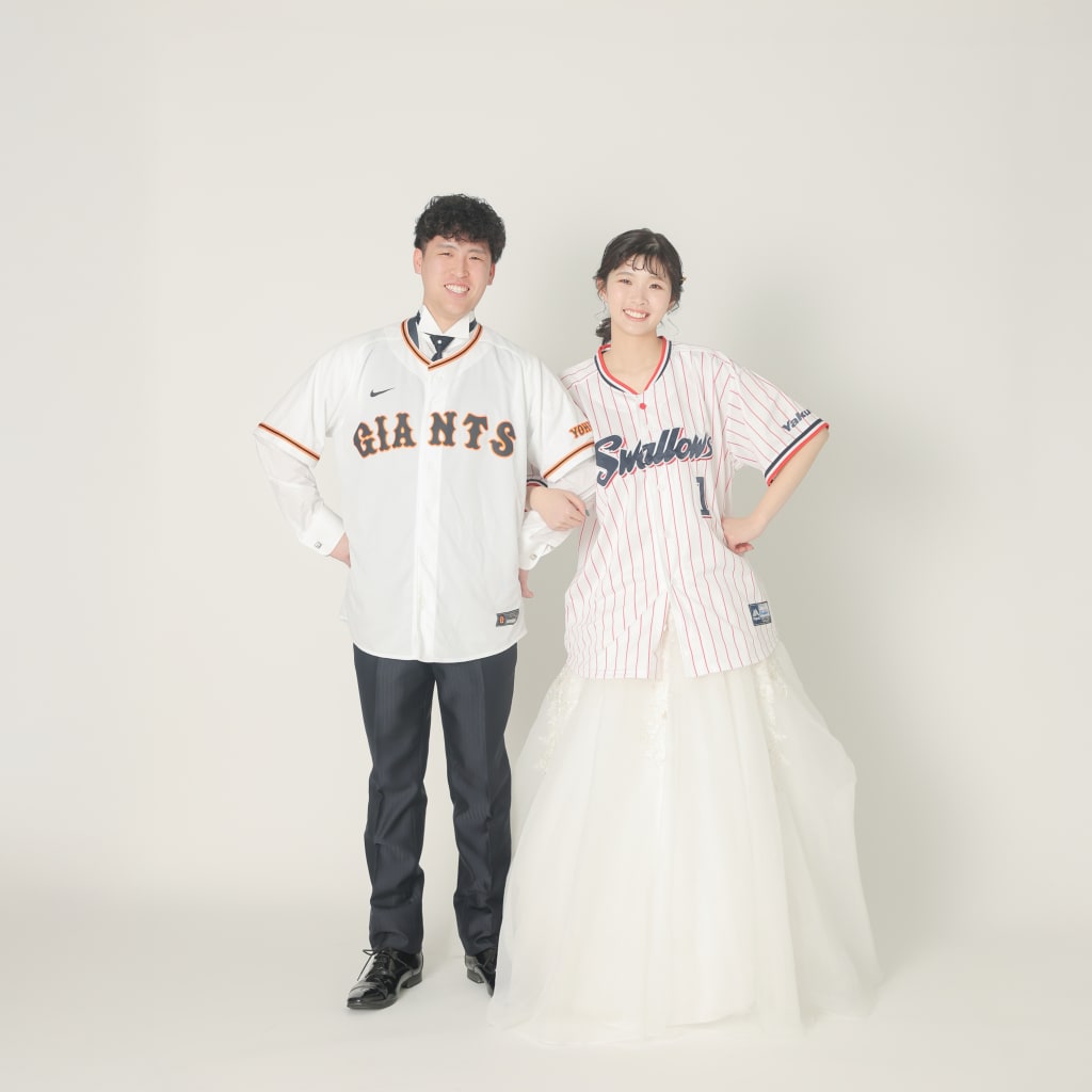 洋装スタジオPLUSプランでお二人の大好きを詰め込んで | デコルテフォトグラフィー | 前撮り・フォトウェディング