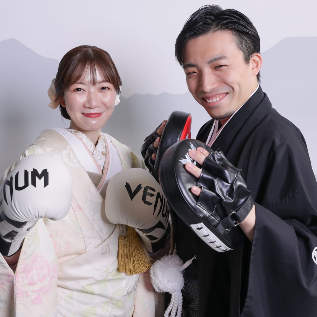 アイテムを使ってお二人らしさを！！【屋内庭園スタジオ】 | デコルテフォトグラフィー | 前撮り・フォトウェディング