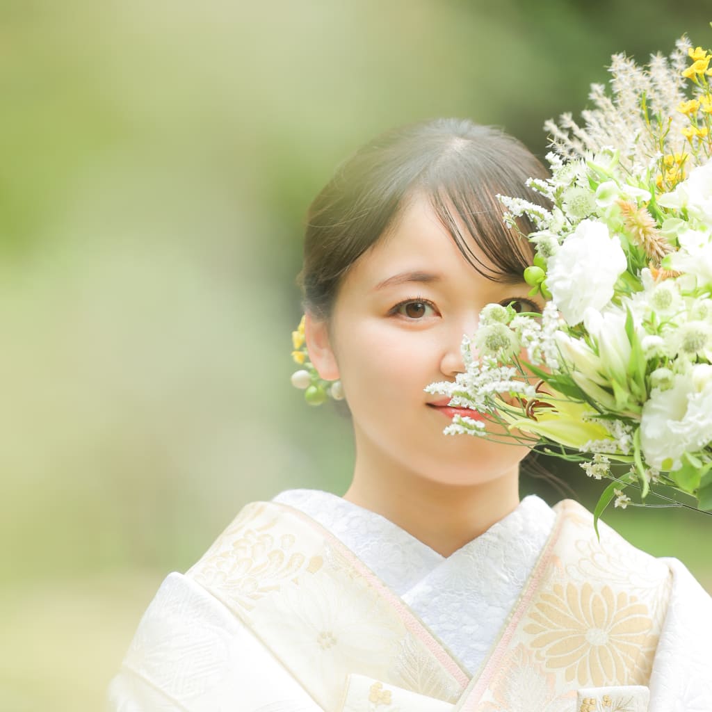 生花ヘア＆ブーケ、格式高い綿帽子スタイルも。photo by 谷澤明美 | デコルテフォトグラフィー | 前撮り・フォトウェディング