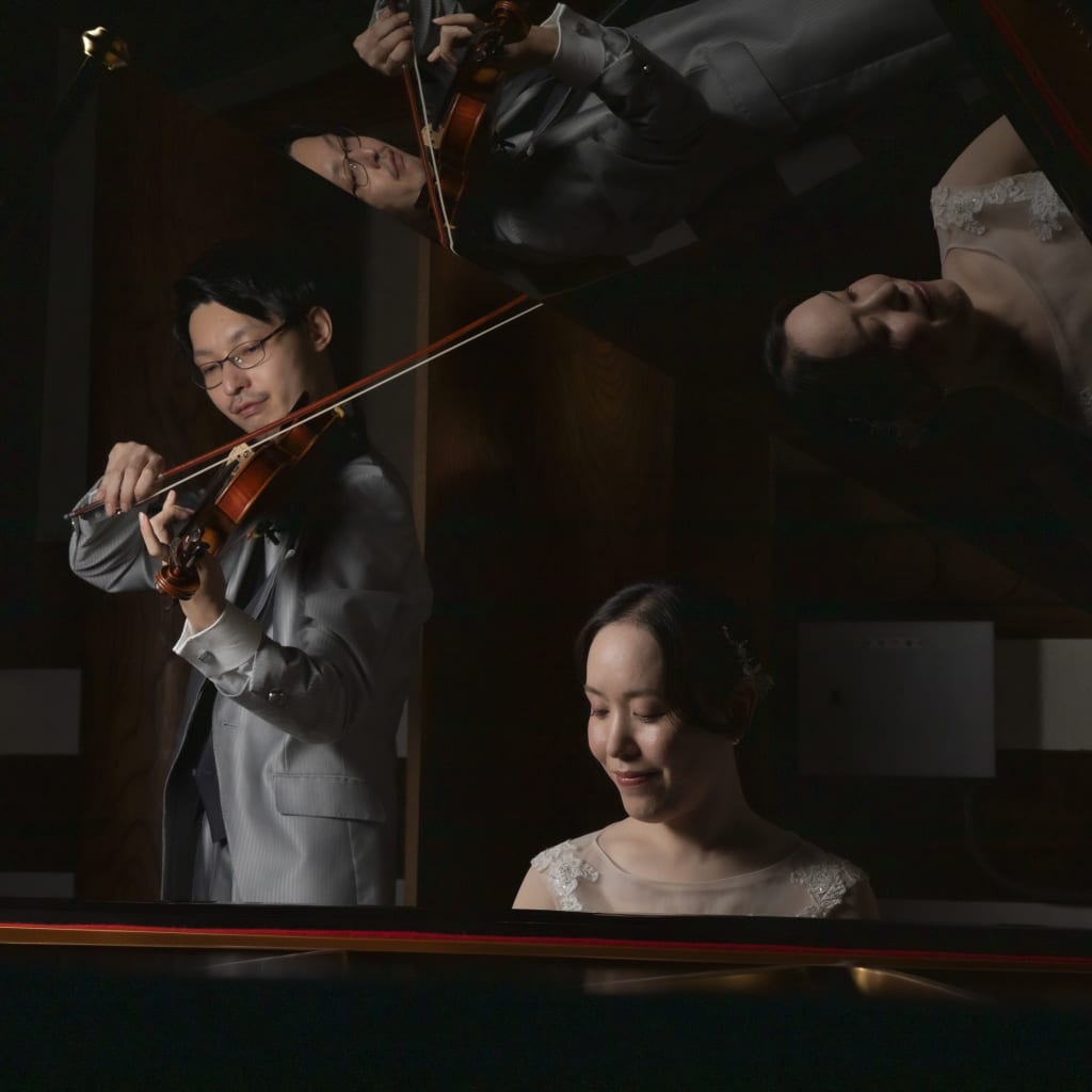 大倉山記念館のホールでピアノとヴァイオリン | デコルテフォトグラフィー | 前撮り・フォトウェディング