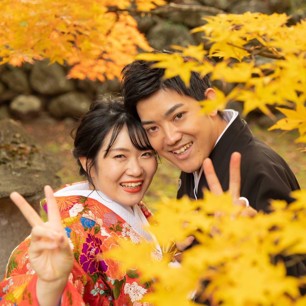 小諸懐古園は赤・オレンジ・黄色の色とりどりの紅葉が魅力的！　photo by 谷澤明美 | デコルテフォトグラフィー | 前撮り・フォトウェディング