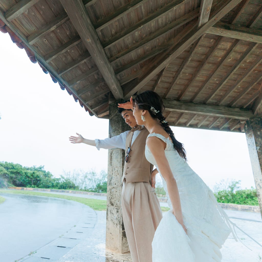 雨の日も、私服のオフショットも。ファインダー越しに見つめた、ふたりらしさ溢れる撮影の裏側 | デコルテフォトグラフィー | 前撮り・フォトウェディング