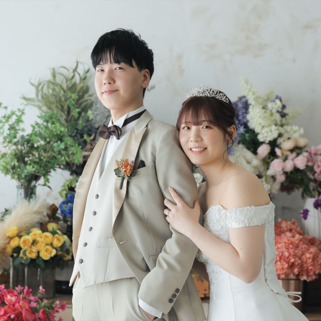 優しい光の中でハウススタジオ撮影 | デコルテフォトグラフィー | 前撮り・フォトウェディング