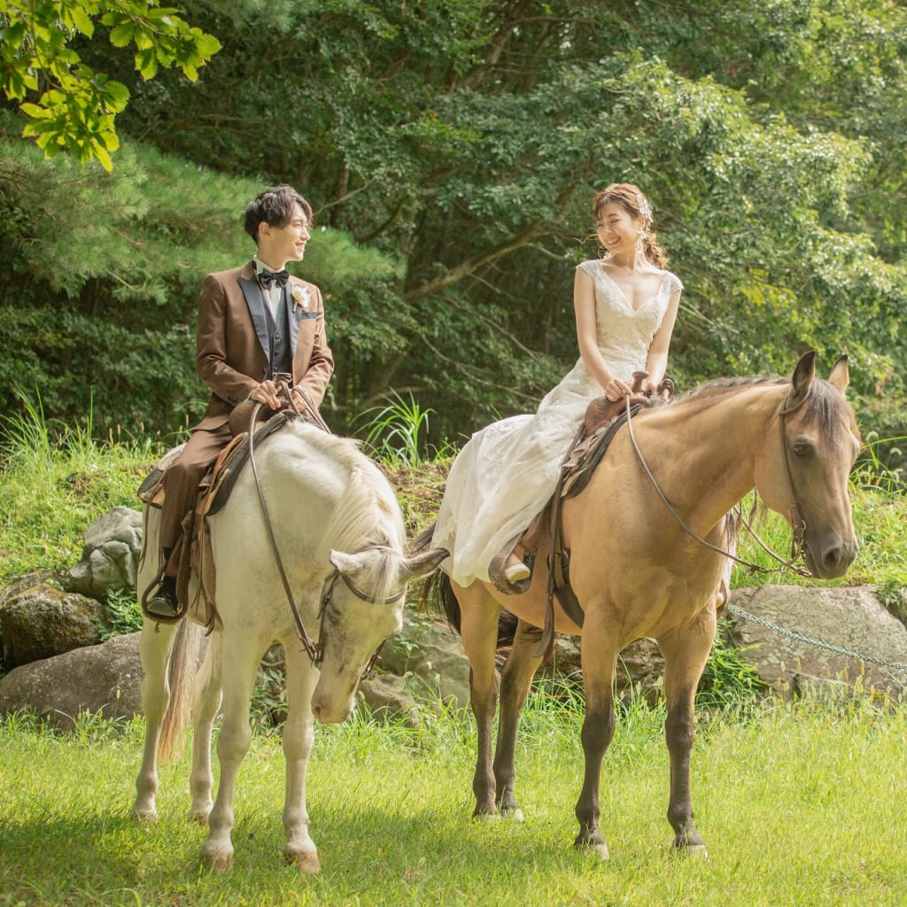 乗馬でウェディングフォト　全国でも大人気の乗馬ロケーションフォト | デコルテフォトグラフィー | 前撮り・フォトウェディング