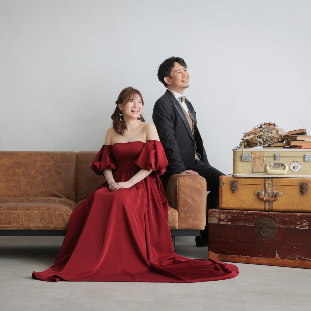 笑顔が絶えない洋装スタジオ撮影！ | デコルテフォトグラフィー | 前撮り・フォトウェディング