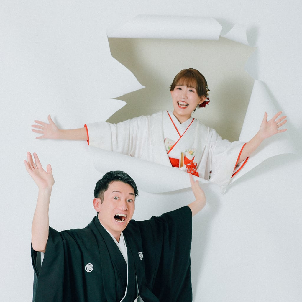 インパクト大！元気にスタジオ撮影 | デコルテフォトグラフィー | 前撮り・フォトウェディング