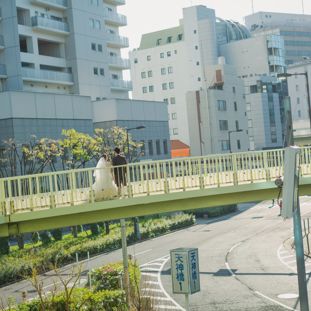 春の天神橋、街ぶらり | デコルテフォトグラフィー | 前撮り・フォトウェディング
