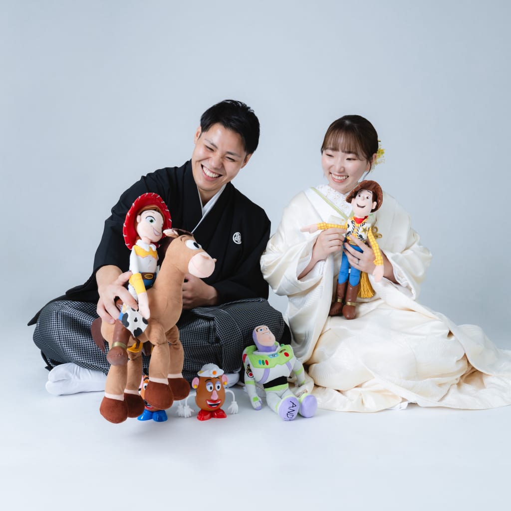 好きなキャラクターに囲まれて | デコルテフォトグラフィー | 前撮り・フォトウェディング