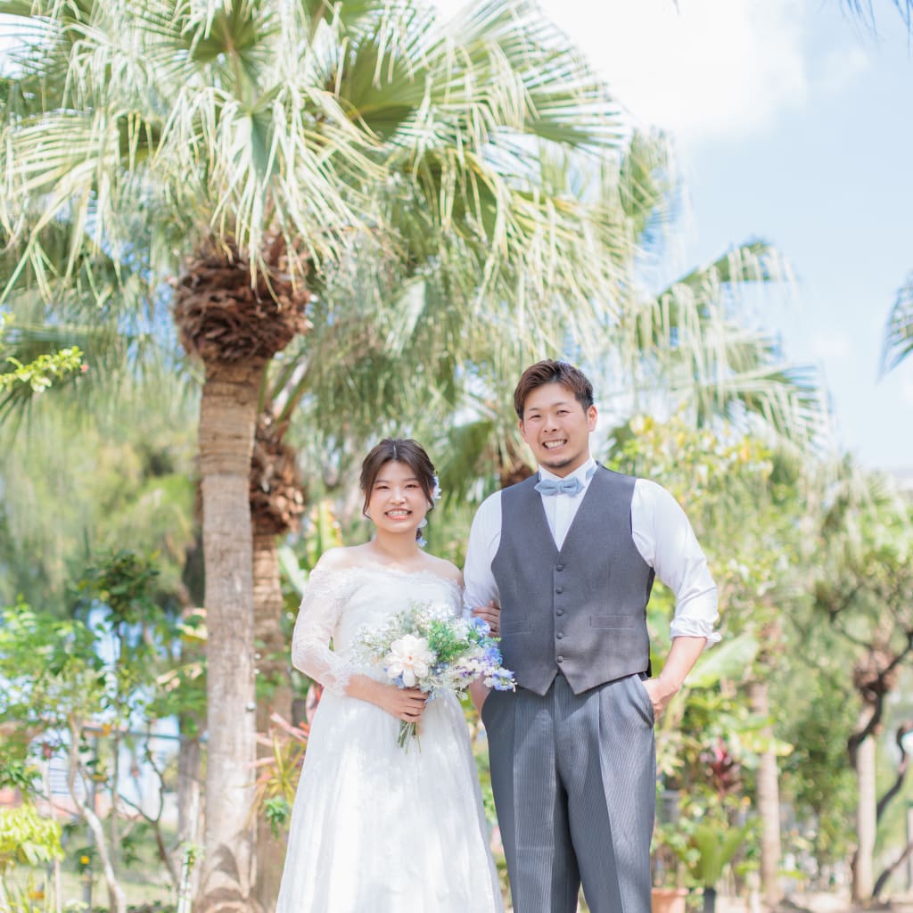 青空で叶える自由な沖縄フォト | デコルテフォトグラフィー | 前撮り・フォトウェディング