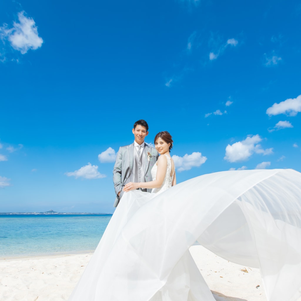 透明度抜群の海と木漏れ日綺麗なフクギ並木ッ！ドラマチックな夕日☀️ | デコルテフォトグラフィー | 前撮り・フォトウェディング