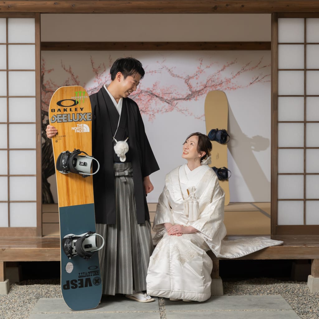 伝統の和装に「自分たちらしさ」を添えて。笑顔あふれる前撮り撮影