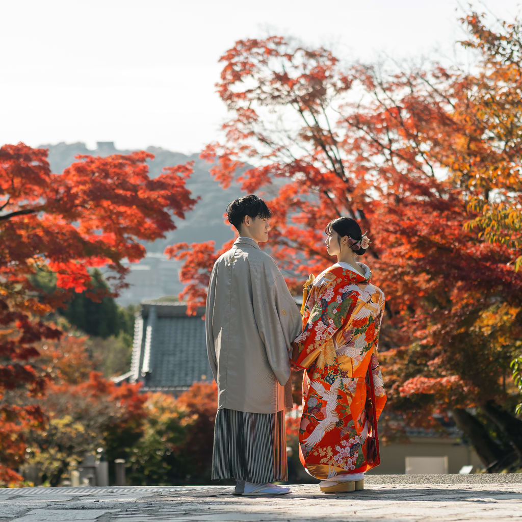 紅葉の金戒光明寺で思い出に残る和装フォトウェディング | デコルテフォトグラフィー | 前撮り・フォトウェディング