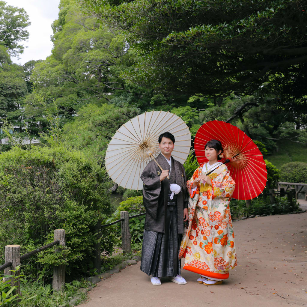 緑の綺麗な公園で、和装ロケーションフォト | デコルテフォトグラフィー | 前撮り・フォトウェディング