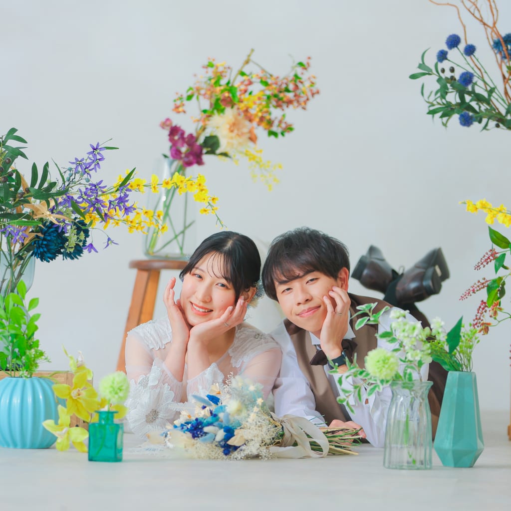 色とりどりの花たち。 ふたりらしさを詰め込んで　 photo by 谷澤　明美 | デコルテフォトグラフィー | 前撮り・フォトウェディング