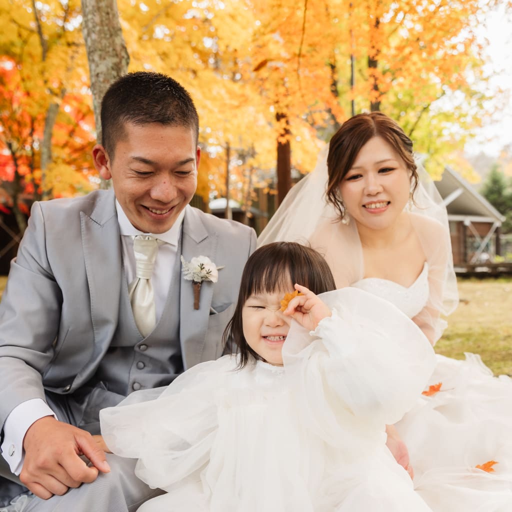 紅葉で彩るみんなの笑顔！ | デコルテフォトグラフィー | 前撮り・フォトウェディング