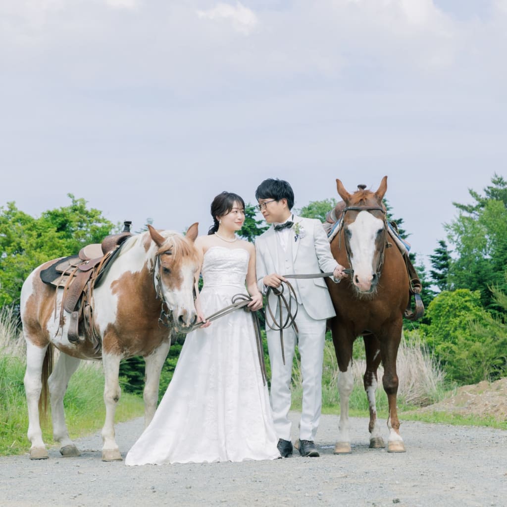 新緑シーズンのお馬さんとウェディングフォト | デコルテフォトグラフィー | 前撮り・フォトウェディング
