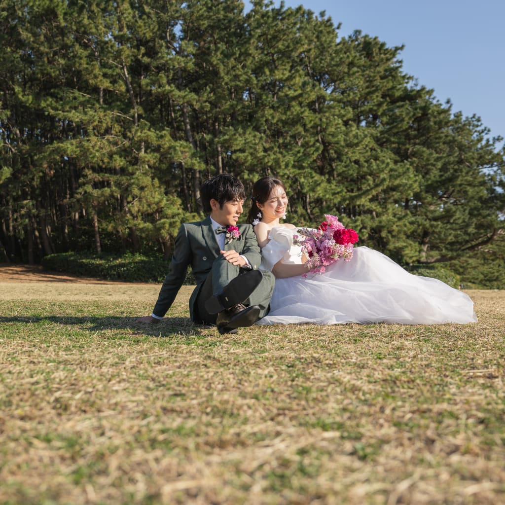 お二人らしく海と芝生ロケーション