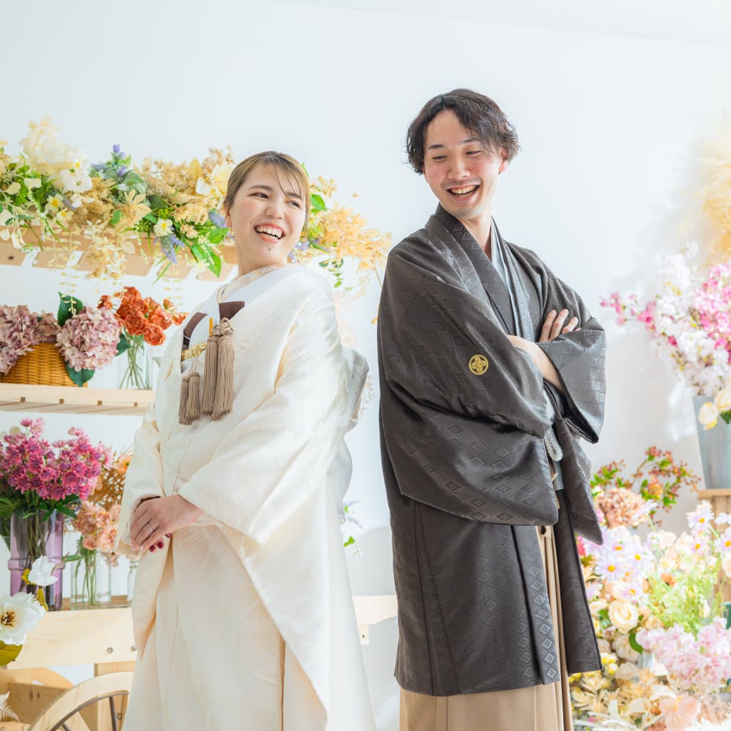 色鮮やかなお花と一緒に和装フォト | デコルテフォトグラフィー | 前撮り・フォトウェディング
