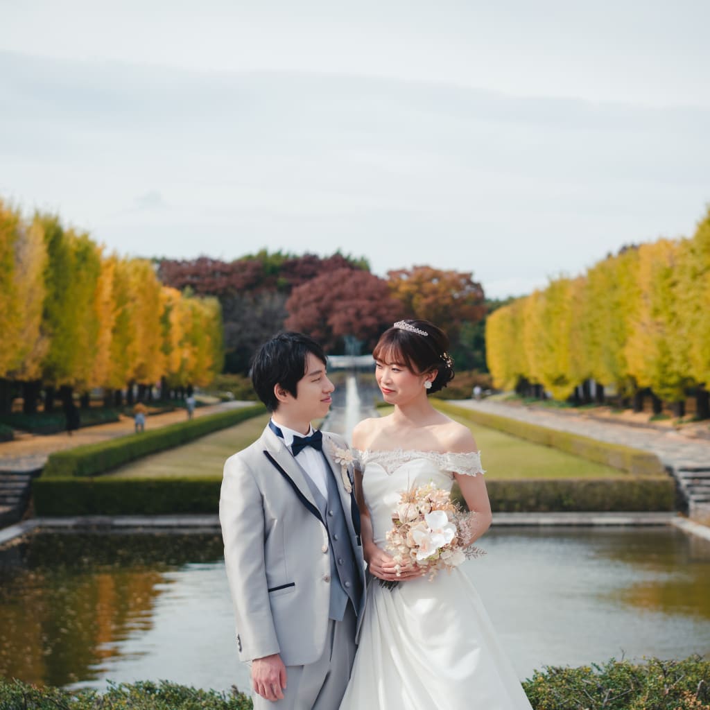 銀杏と一緒に | デコルテフォトグラフィー | 前撮り・フォトウェディング