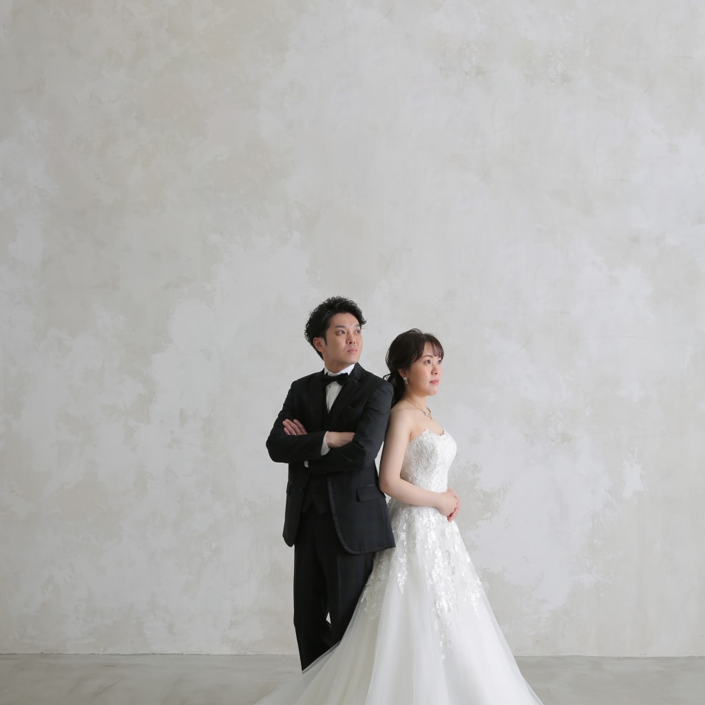 洋装ハウススタジオでcoolに | デコルテフォトグラフィー | 前撮り・フォトウェディング