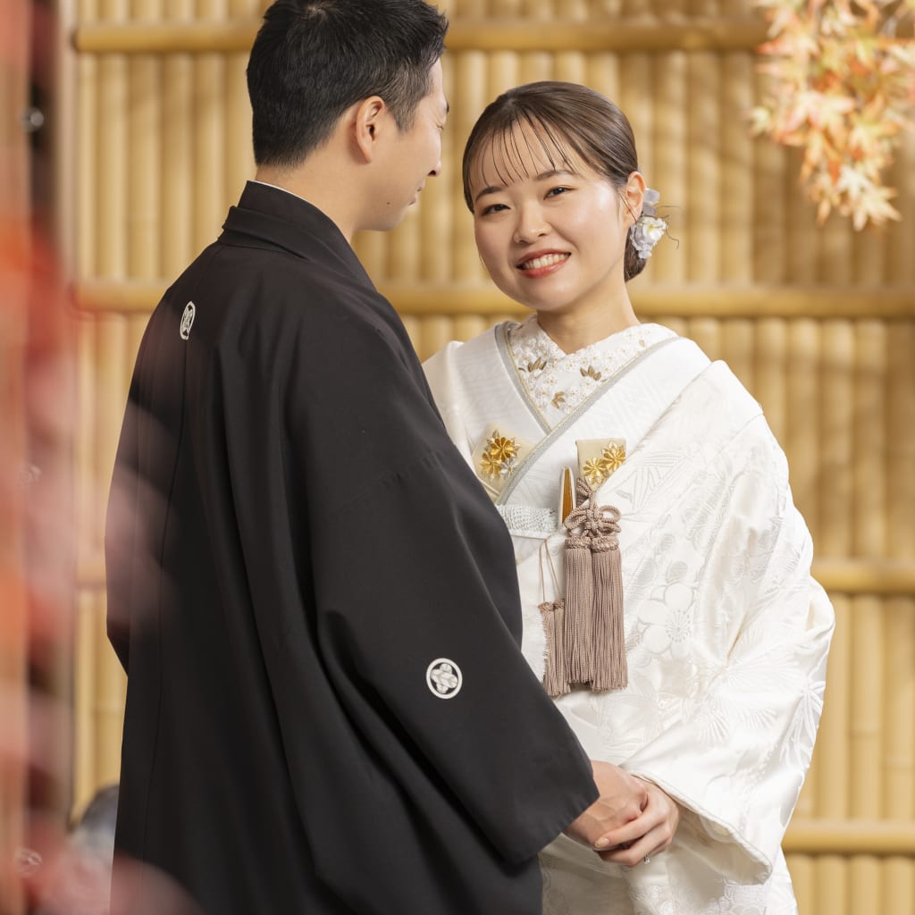 和装の伝統美からドレスの遊び心まで。ふたりの「今」を閉じ込めたスタジオフォト | デコルテフォトグラフィー | 前撮り・フォトウェディング