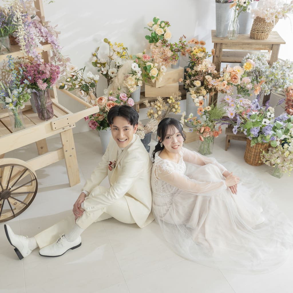 笑顔が主役！花と影で描く